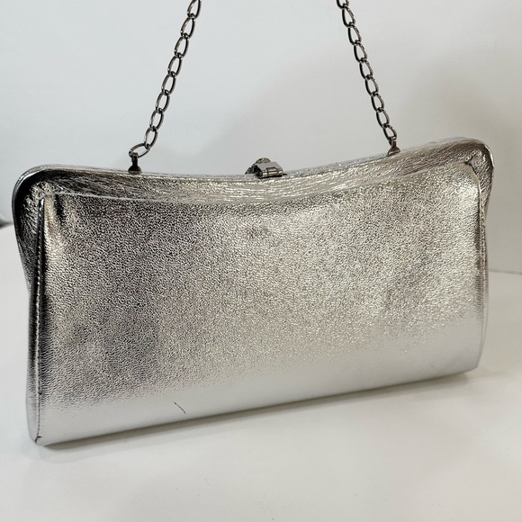 🌟HP🌟VTG 1950s-60s Silver Vinyl Decorative Lift Clasp Evening Bag - Picture 11 of 14